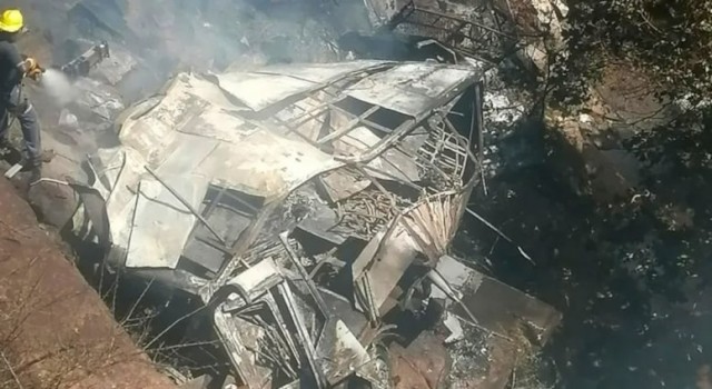 Köprüden Uçan Yolcu Otobüsü Faciası: En Az 45 Kişi Hayatını Kaybetti