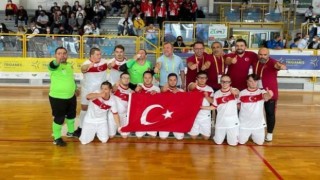 Özel Sporcular Down Futsal Milli Takımı, Avrupa şampiyonu! Kaynak Linki = https://www.davamhaber.com/haber/ozel-sporcular-down-futsal-milli-takimi-avrupa-sampiyonu-8655