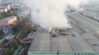 Dumanlar İstanbul'un Gökyüzünü Kapladı: Halı Fabrikasında Yangın Çıktı