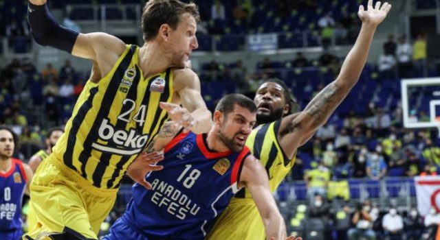 Anadolu Efes, derbide F.Bahçe'den 22 sayı fark yedi