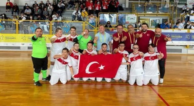 Özel Sporcular Down Futsal Milli Takımı, Avrupa şampiyonu! Kaynak Linki = https://www.davamhaber.com/haber/ozel-sporcular-down-futsal-milli-takimi-avrupa-sampiyonu-8655