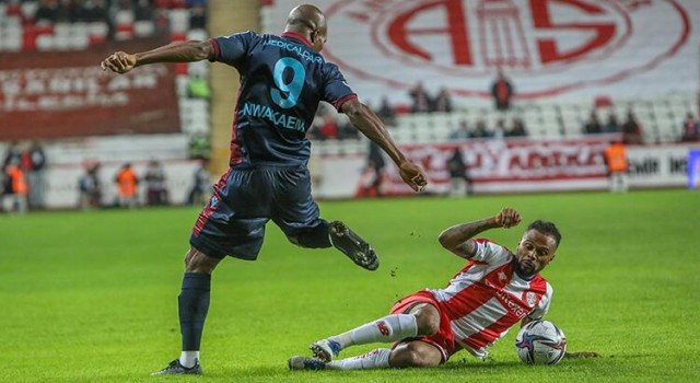 Trabzonspor, Antalya'dan çıkamdı; 2-1