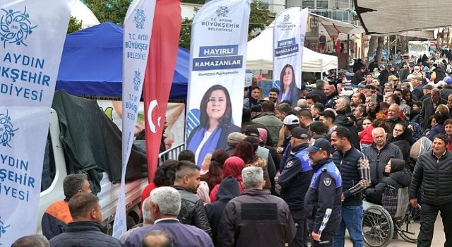 Aydın Büyükşehir Belediye Başkanı Özlem Çerçioğlu, Buharkent’te Ata Tohumlarından üretilen binlerce fidenin dağıtımını yaptı ve Buharkent Pazarı’nı ziyaret etti.