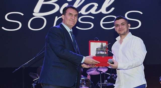 Bursa’nın yeni meydanında tanıtım etkinleri Bilal Sonses konseri ile devam etti