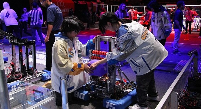 Genç Mucitler Arenada: İstanbul’da Gerçekleşen Robotik Yarışmalarının İlk Yarısı Tamamlandı