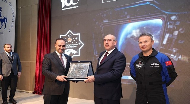 Sanayi ve Teknoloji Bakanı Mehmet Fatih Kacır ve Türkiye Milli Uzay Programı Kapsamında Uzaya gönderilen ilk Türk Astronot Alper Gezeravcı DEÜ’lü Gençlerle Bir Araya Geldi
