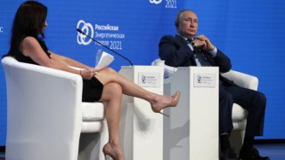 Rus medyası, ABD'li gazeteci Hadley Gamble'ın Putin'in dikkatini dağıtmak için gönderildiğini iddia etti