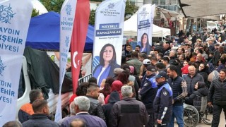 Aydın Büyükşehir Belediye Başkanı Özlem Çerçioğlu, Buharkent’te Ata Tohumlarından üretilen binlerce fidenin dağıtımını yaptı ve Buharkent Pazarı’nı ziyaret etti.