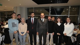 Başkan Altay Gençlerle ve Esnafla Bir Araya Geldi