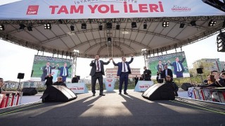 İstanbul Büyükşehir Belediye (İBB) Başkanı Ekrem İmamoğlu, Beylikdüzü Belediye Başkanı Mehmet Murat Çalık ile Beylikdüzü’nde halkla buluştu