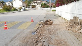 Kemer’de yol ve kaldırım çalışmaları sürüyor