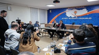 Nevşehir Belediye Başkanı ve AK Parti Belediye Başkan Adayı Dr. Mehmet Savran, iki aylık belediye başkanlık maaşını Mehmetçik Vakfı’na bağışladı
