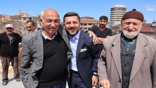 Nevşehir Belediye Başkanı Rasim Arı, Kurşunlu Camii’nde kıldığı Cuma namazının ardından vatandaşlarla bir araya geldi